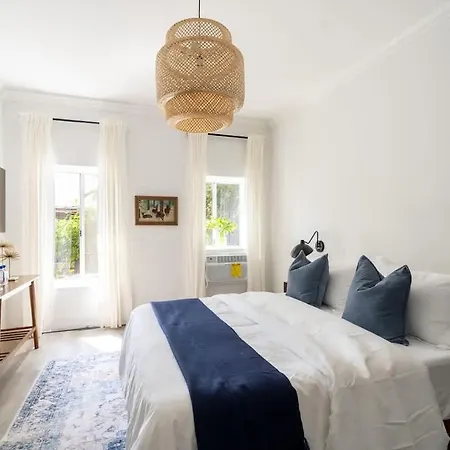 Studio Hideaway In Beachwood